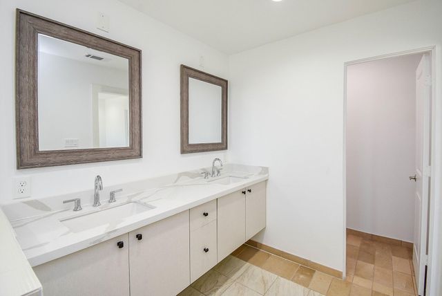 15000 S Richmond Avenue 6, Houston, TX 77082