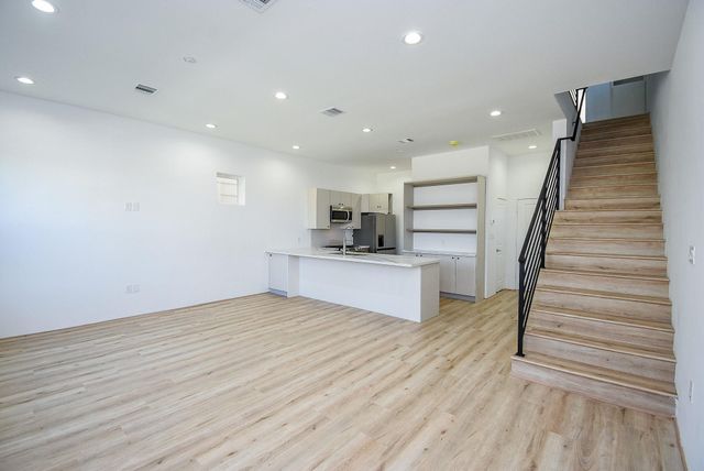 15000 S Richmond Avenue 6, Houston, TX 77082