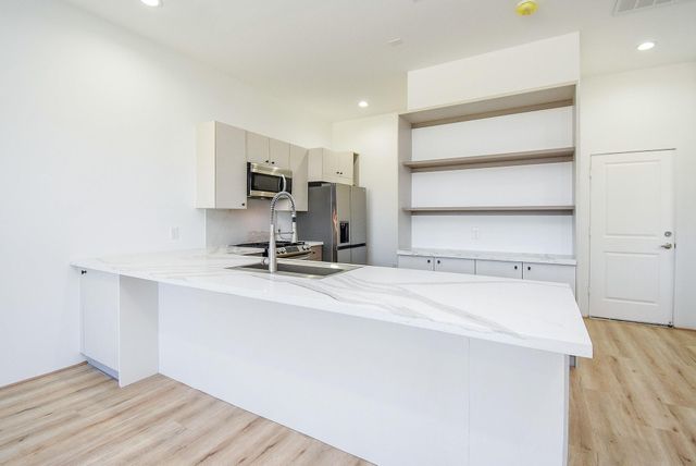 15000 S Richmond Avenue 6, Houston, TX 77082
