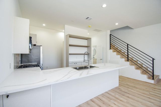 15000 S Richmond Avenue 6, Houston, TX 77082