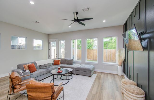 4612 Oats Street, Houston, TX 77020