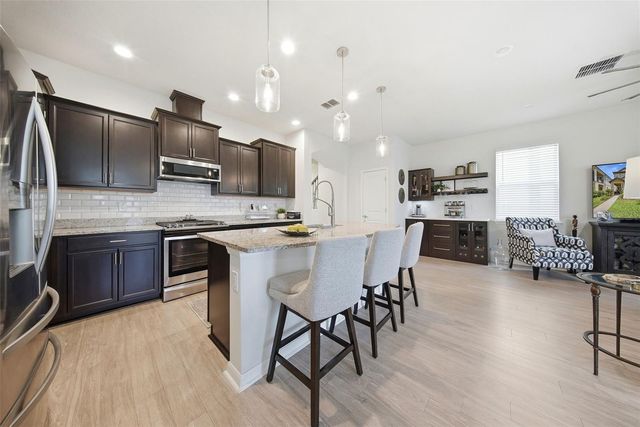 5920 VILLAGE CENTER DRIVE, Lithia, FL 33547