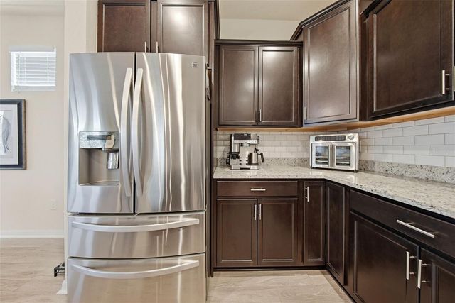 5920 VILLAGE CENTER DRIVE, Lithia, FL 33547