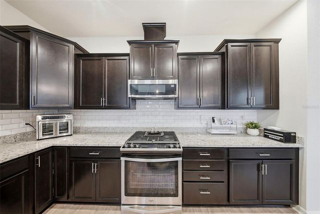 5920 VILLAGE CENTER DRIVE, Lithia, FL 33547