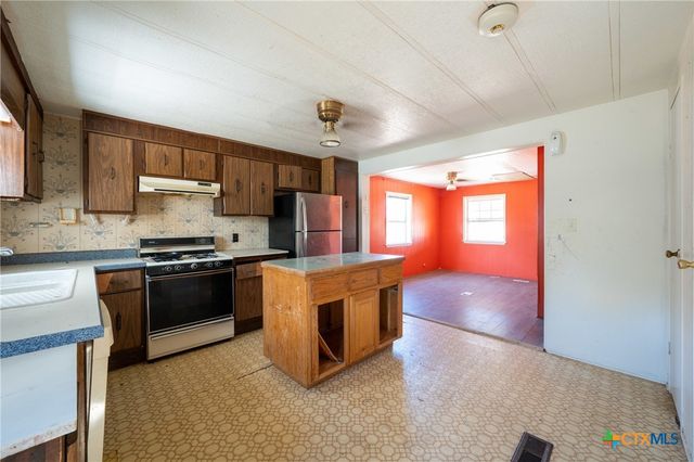 1611 W Main, Little River Academy, TX 76554