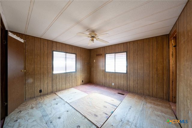 1611 W Main, Little River Academy, TX 76554