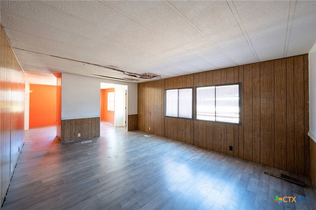 1611 W Main, Little River Academy, TX 76554