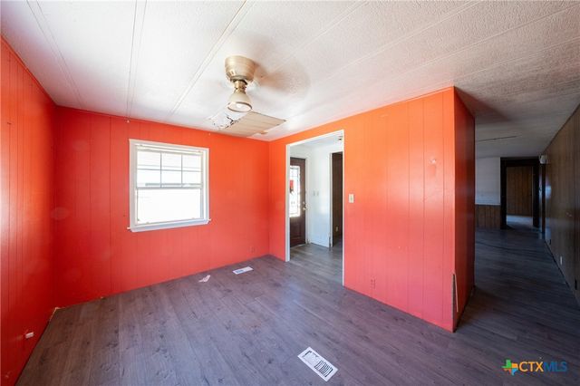 1611 W Main, Little River Academy, TX 76554