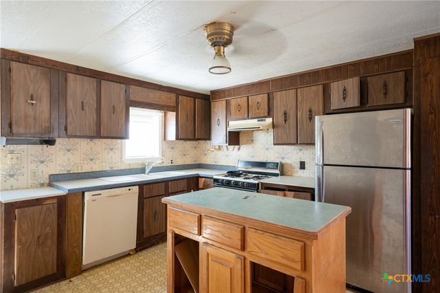 1611 W Main, Little River Academy, TX 76554