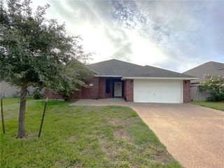 904 LaDove St, College Station, TX 77845