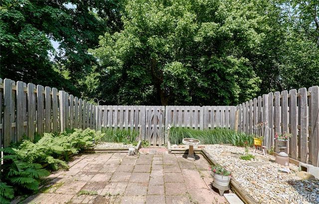 1755 Robin Knoll Court, St Louis, MO 63146