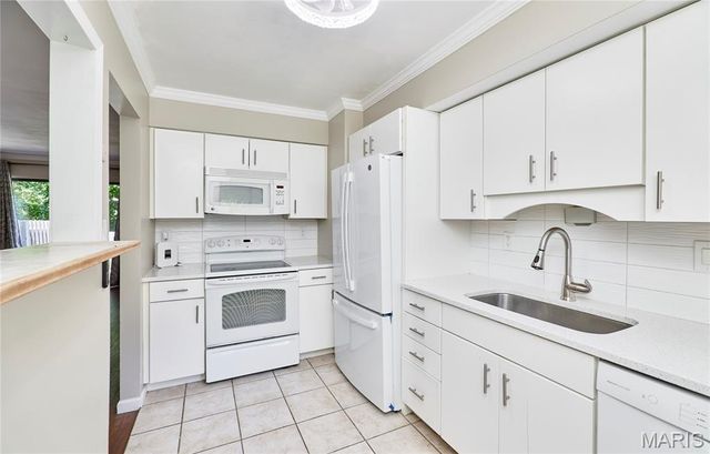 1755 Robin Knoll Court, St Louis, MO 63146