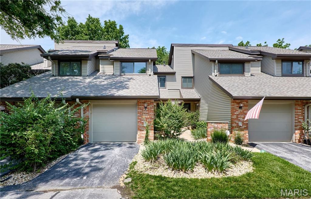 1755 Robin Knoll Court, St Louis, MO 63146