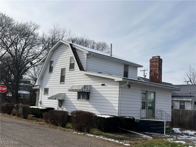 431 Cedar Lane NW, New Philadelphia, OH 44663