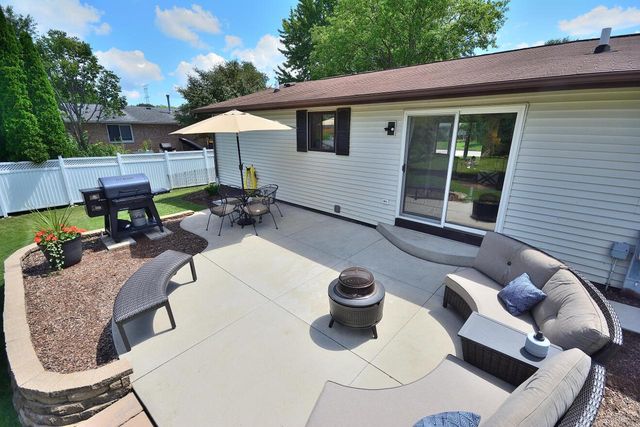 N160W19520 Clover LANE, Jackson, WI 53037