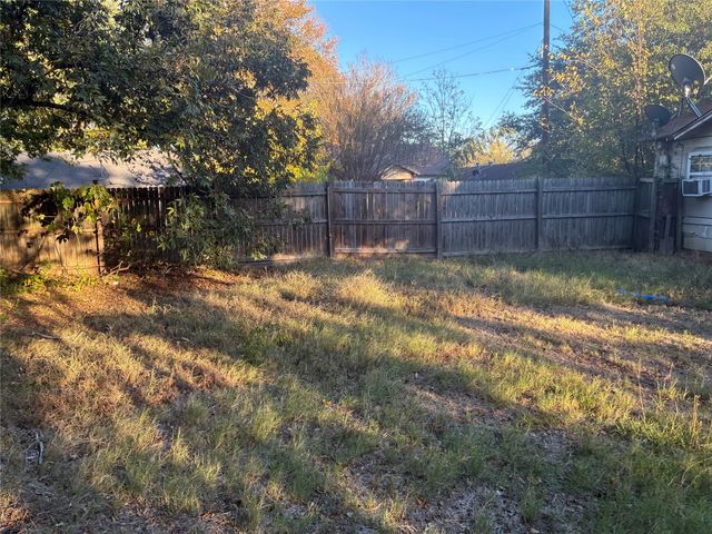 1070 15th Street SE, Paris, TX 75460