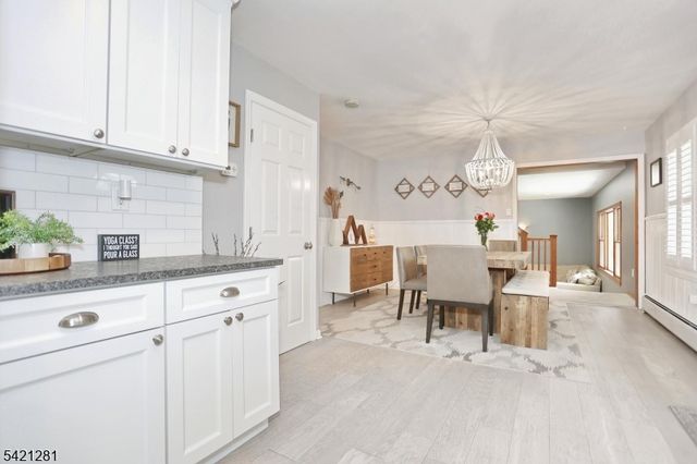 10 Hillside Rd, Ringwood Boro, NJ 07456