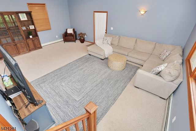 10 Hillside Rd, Ringwood Boro, NJ 07456