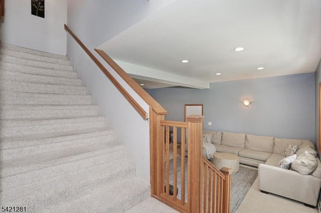 10 Hillside Rd, Ringwood Boro, NJ 07456