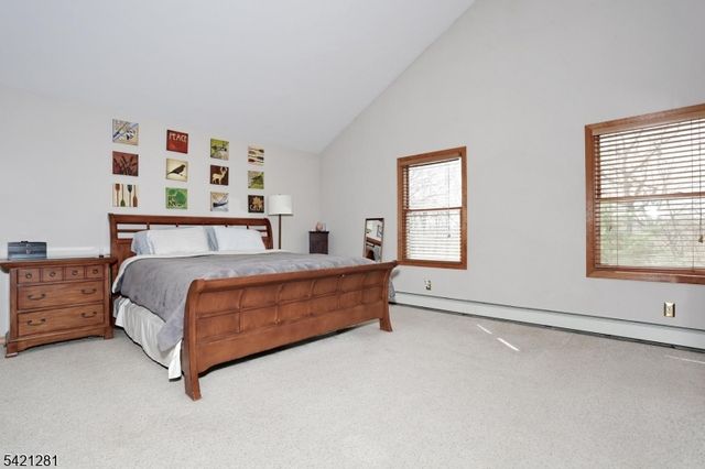 10 Hillside Rd, Ringwood Boro, NJ 07456