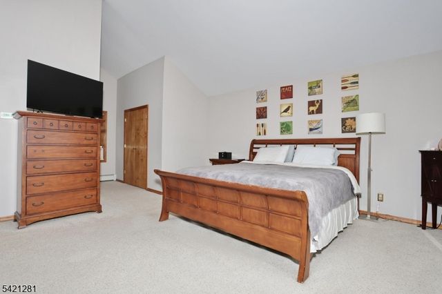 10 Hillside Rd, Ringwood Boro, NJ 07456