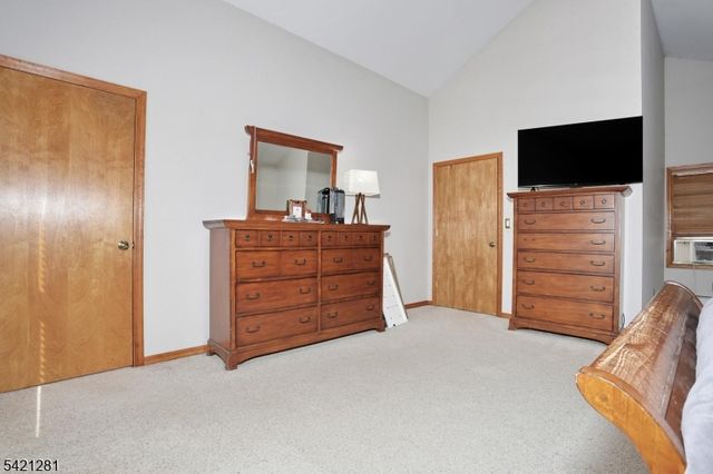 10 Hillside Rd, Ringwood Boro, NJ 07456