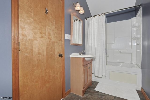 10 Hillside Rd, Ringwood Boro, NJ 07456