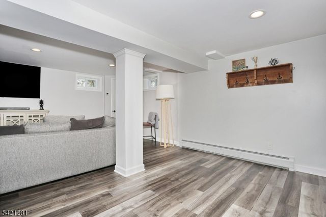 10 Hillside Rd, Ringwood Boro, NJ 07456