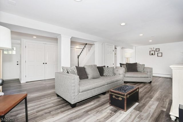 10 Hillside Rd, Ringwood Boro, NJ 07456