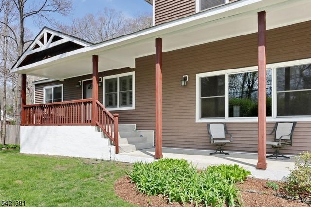 10 Hillside Rd, Ringwood Boro, NJ 07456