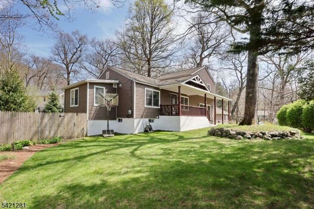 10 Hillside Rd, Ringwood Boro, NJ 07456