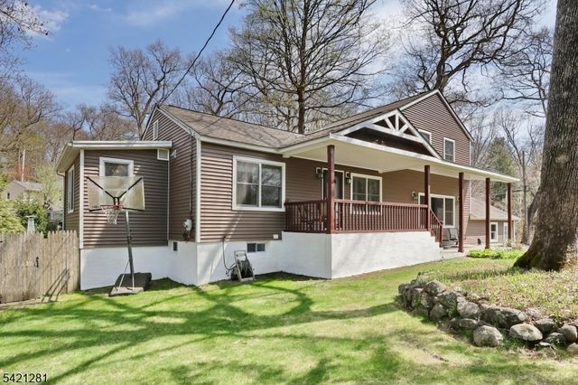 10 Hillside Rd, Ringwood Boro, NJ 07456