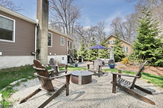 10 Hillside Rd, Ringwood Boro, NJ 07456