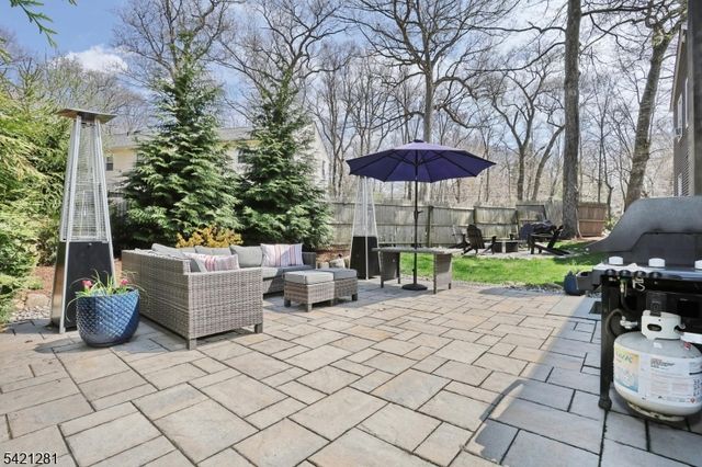 10 Hillside Rd, Ringwood Boro, NJ 07456