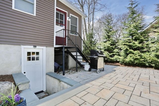 10 Hillside Rd, Ringwood Boro, NJ 07456