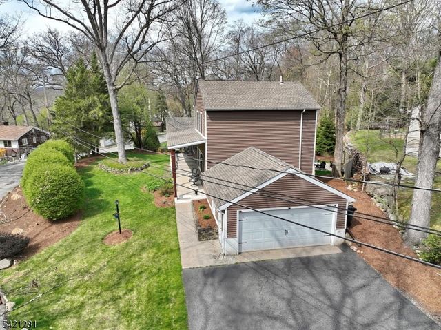 10 Hillside Rd, Ringwood Boro, NJ 07456