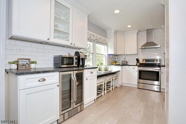 10 Hillside Rd, Ringwood Boro, NJ 07456