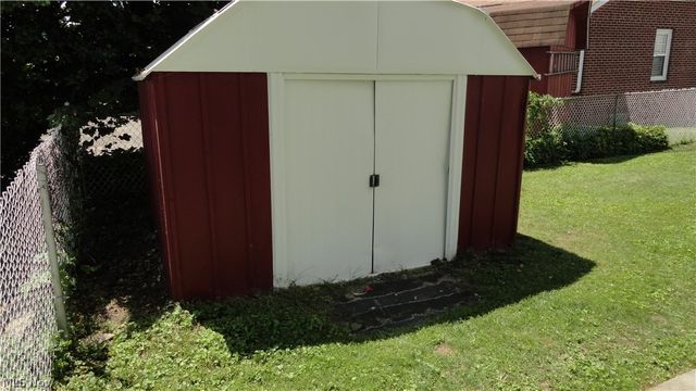 128 Columbia, Chester, WV 26034