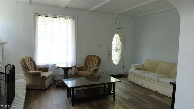 128 Columbia, Chester, WV 26034