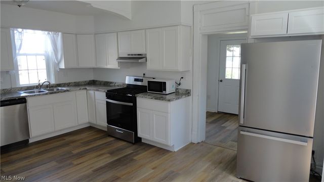 128 Columbia, Chester, WV 26034