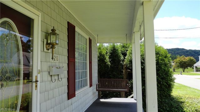128 Columbia, Chester, WV 26034