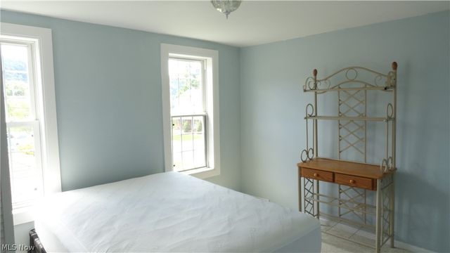 128 Columbia, Chester, WV 26034