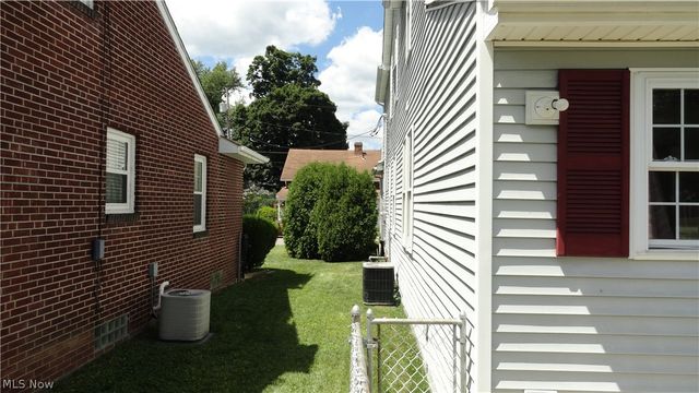 128 Columbia, Chester, WV 26034
