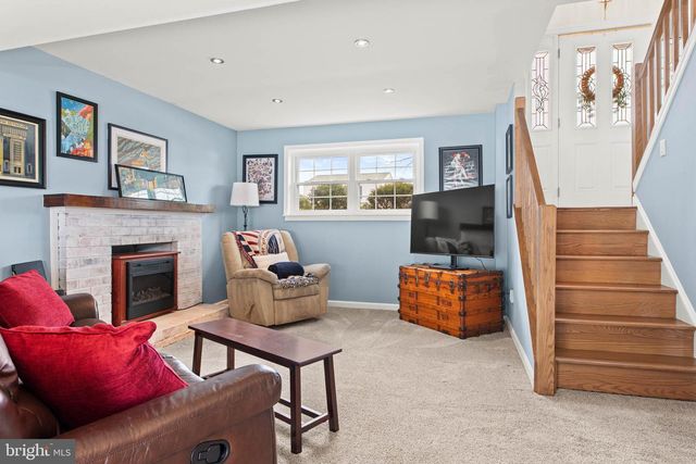 8617 STEEPLE DR, Philadelphia, PA 19128