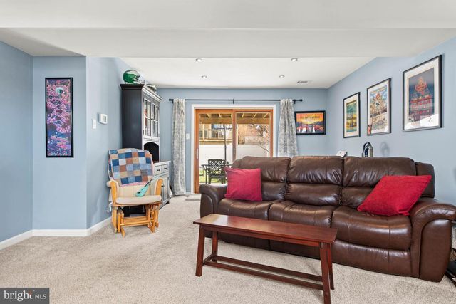 8617 STEEPLE DR, Philadelphia, PA 19128