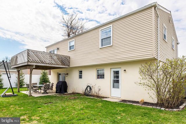 8617 STEEPLE DR, Philadelphia, PA 19128