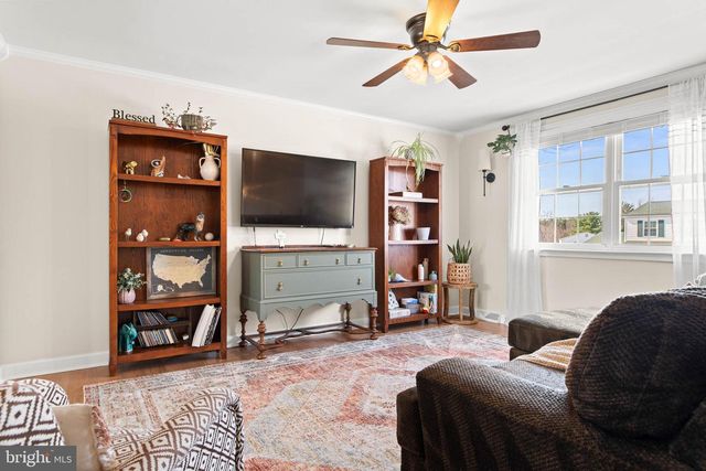 8617 STEEPLE DR, Philadelphia, PA 19128