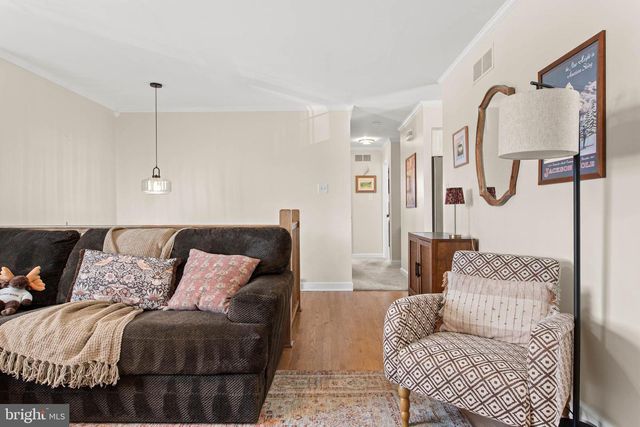 8617 STEEPLE DR, Philadelphia, PA 19128