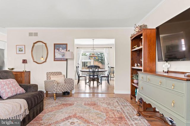 8617 STEEPLE DR, Philadelphia, PA 19128