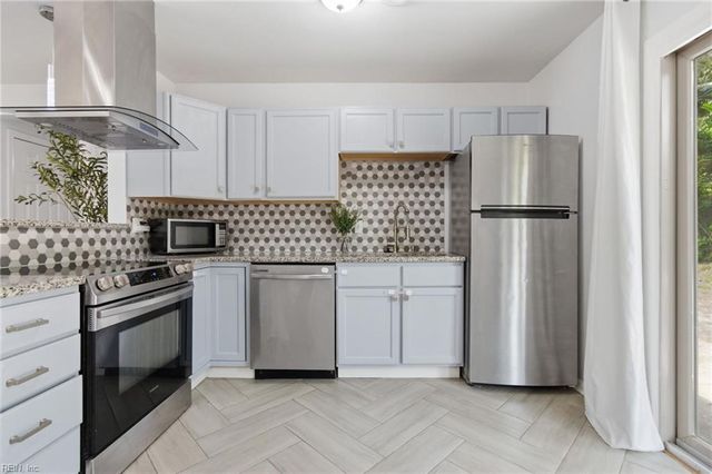 620 Queens View CT, Hampton, VA 23669